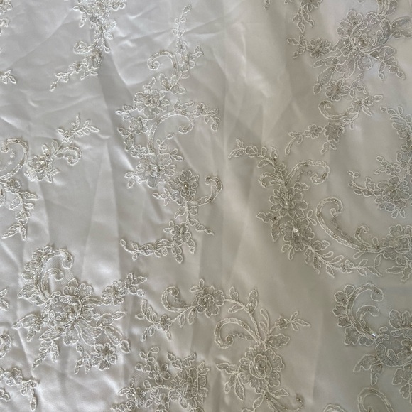 David’s Bridal Sweetheart neckline wedding dress, ball gown - Picture 5 of 12